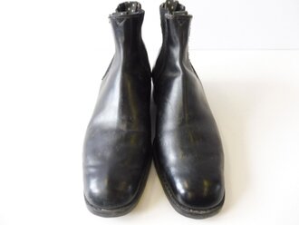 Paar Zugstiefel für Offiziere zum Waffenrock, mit den dazugehörigen Schuhspannern. Sohlenlänge 29,5cm