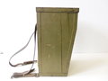 1. Weltkrieg, Transportbehälter zum Scherenfernrohr, Überlackiertes Stück, das untere Teil des Verschlussriemens neuzeitlich ergänzt