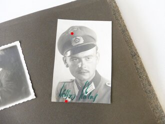 Fotoalbum "Zu Ehren des scheidenden Abt. Kdr. Herrn Hauptmann Dennukat"  vom W.R. 82.  Alle Seiten sind fotografiert