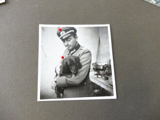 Fotoalbum "Zu Ehren des scheidenden Abt. Kdr. Herrn Hauptmann Dennukat"  vom W.R. 82.  Alle Seiten sind fotografiert