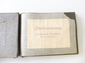 Fotoalbum "Zu Ehren des scheidenden Abt. Kdr. Herrn Hauptmann Dennukat"  vom W.R. 82.  Alle Seiten sind fotografiert