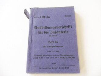 Konvolut Dienstvorschriften. Augenscheinlich alles in gutem Zustand, allerdings nicht auf Vollständigkeit überprüft.