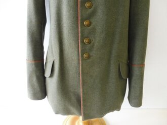 Feldgrauer Waffenrock M10 eines Angehörigen im Infanterie-Regiment Nr. 55. Eigentumstück in gutem Zustand, lediglich der Kragen ist aufgescheuert