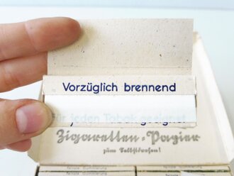 Paket EFKA Zigarettenpapier, Steuerbanderole mit Hakenkreuz geschwärzt