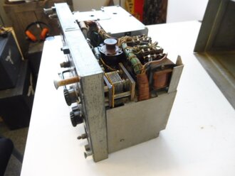 10 Watt Sender h, ( 10 W.S.h.) für Sturmgeschütz datiert 1943. Frontplatte Originallack , Gehäuse überlackiert, Funktion nicht geprüft