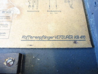 Wehrmacht Kofferempfänger VEFSUPER KB416, Hergestellt in Riga Lettland. Überlackiert und zum Teil restauriert, Klappe vorne fehlt, Funktion nicht geprüft