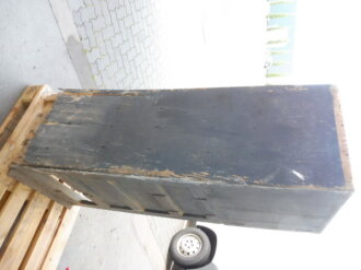 Teile von Einbauschränken für Nachrichtenmaterial in einem Fahrzeug der Wehrmacht. Nur grob gereinigte Stücke im Originallack. Nur an Selbstabholer oder Speditionsversand.