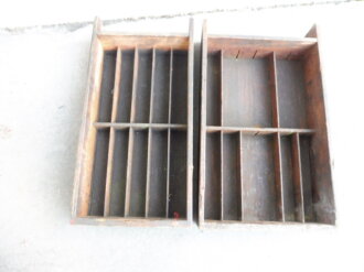 Teile von Einbauschränken für Nachrichtenmaterial in einem Fahrzeug der Wehrmacht. Nur grob gereinigte Stücke im Originallack. Nur an Selbstabholer oder Speditionsversand.