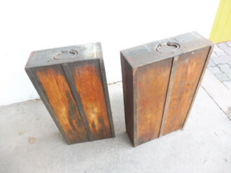 Teile von Einbauschränken für Nachrichtenmaterial in einem Fahrzeug der Wehrmacht. Nur grob gereinigte Stücke im Originallack. Nur an Selbstabholer oder Speditionsversand.