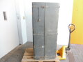 Teile von Einbauschränken für Nachrichtenmaterial in einem Fahrzeug der Wehrmacht. Nur grob gereinigte Stücke im Originallack. Nur an Selbstabholer oder Speditionsversand.