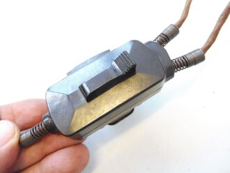 Funk Kehlkopfmikrofon mit Umschalter (Fu)b und dreipoligem Stecker in sehr gutem Zustand, Funktion nicht geprüft