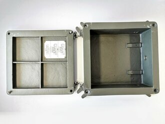 Fernsprechbauzeug und Nachrichtensondergerät der Landesbefestigung, Kleiner Batteriekasten datiert 1941, überlackiertes Stück