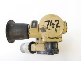 MG Zieloptik MGZ34 im Transportkasten. Beides überlackiert. Optik voll beweglich, Durchsicht leicht neblig, Originales Gummi