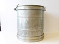 Aluminiumbehälter für Füllpulver der Wehrmacht mit Deckel und Spannring datiert 1939. Höhe 50cm