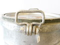 Aluminiumbehälter für Füllpulver der Wehrmacht mit Deckel und Spannring datiert 1939. Höhe 50cm