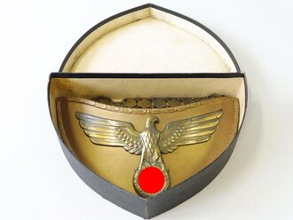 NSDAP Ringkragen für Fahnenträger in Aufbewahrungsschachtel. Leichtmetall bronzier, Hersteller M 5/6, die Kette M 1/128. Die Zugehörige Pappschachtel zum Teil mit Klebespuren