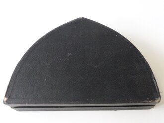 NSDAP Ringkragen für Fahnenträger in Aufbewahrungsschachtel. Leichtmetall bronzier, Hersteller M 5/6, die Kette M 1/128. Die Zugehörige Pappschachtel zum Teil mit Klebespuren