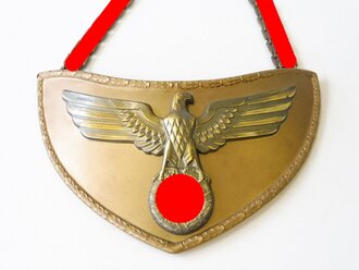 NSDAP Ringkragen für Fahnenträger in Aufbewahrungsschachtel. Leichtmetall bronzier, Hersteller M 5/6, die Kette M 1/128. Die Zugehörige Pappschachtel zum Teil mit Klebespuren