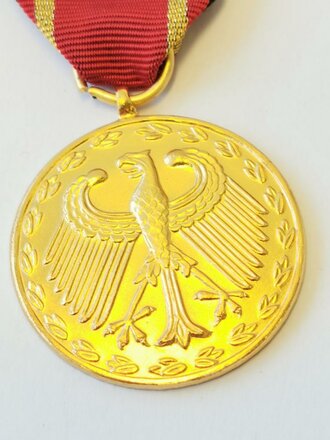 BRD, Bundeswehr Einsatzmedaille in gold " KFOR"