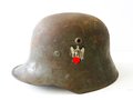 Heer, Stahlhelm alter Art, Originallack mit beiden Abzeichen. Innenfutter Aluminium zum Teil repariert, ungereinigter Helm