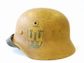 Norwegen, Deutscher Stahlhelm M40 des 2.Weltkrieges, weiterverwendet beim norwegischen Zivilschutz. Überlackierter Helm mit norwegischem Innenfutter und Kinnriemen