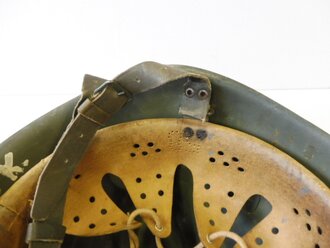 Italien 2. Weltkrieg, Stahlhelm M33, alt überlackiertes Stück