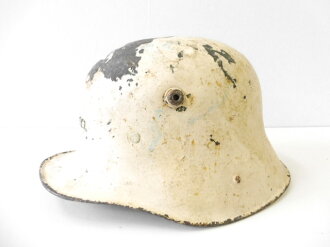 Irland, Stahlhelm Vickers M27 nach Muster des Deutschen M16. Originallack, seltener Helm