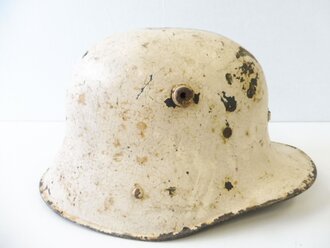 Irland, Stahlhelm Vickers M27 nach Muster des Deutschen M16. Originallack, seltener Helm