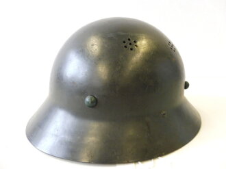 Tschechoslowakei, Stahlhelm 2. Weltkrieg Zivilschutz, Variante ohne umbördelten Rand, Originallack