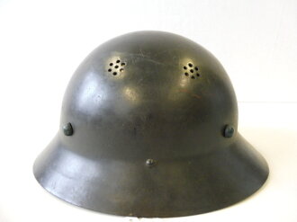 Tschechoslowakei, Stahlhelm 2. Weltkrieg Zivilschutz, Variante ohne umbördelten Rand, Originallack