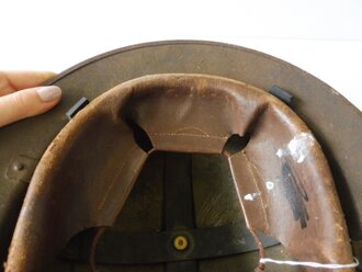 Belgien, Stahlhelm nach britischem Muster, Innenfutter datiert 1951, originallack