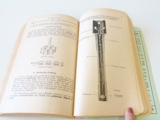 Waffentechnischer Leitfaden für die Ordnungspolizei " datiert 1940 mit 436 Seiten, guter Zustand