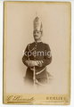 Studioaufnahme eines Angehörigen im Kaiser Alexander Garde-Grenadier-Regiment Nr. 1, Maße 10,5 x 16,5cm