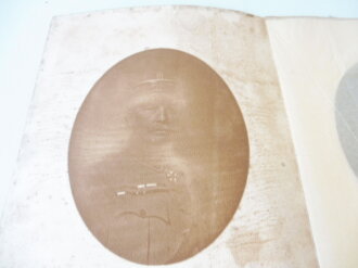 Frankreich, Großformatige Mappe mit einem Foto von General Maurice Pellé, mit eigenhändiger Widmung datiert 1919. Maße 24 x 36cm