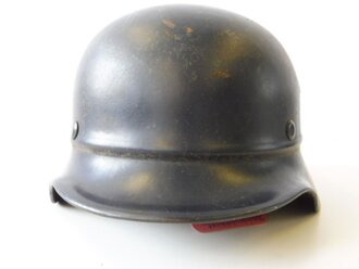 Protektorat Böhmen und Mähren, Stahlhelm Luftschutzpolizei mit beiden Abzeichen. Seltener Helm