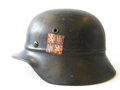 Protektorat Böhmen und Mähren, Stahlhelm Luftschutzpolizei mit beiden Abzeichen. Seltener Helm