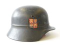 Protektorat Böhmen und Mähren, Stahlhelm Luftschutzpolizei mit beiden Abzeichen. Seltener Helm