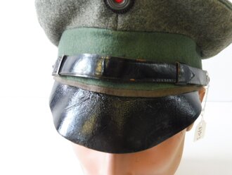 1.Weltkrieg, feldgraue Einheitsfeldmütze für Offiziere. Weicher Lederschirm, sehr guter Zustand. Selten