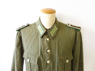 Polizei III.Reich, Dienstrock für einen Hauptwachtmeister der Schutzpolizei , Kammerstück aus grünmeliertem Polizeistoff. Sitz des Armadlers deutlich sichtbar