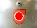 Polizei III.Reich, Stahlhelm "Parademodell" mit beiden Abzeichen. Das Wappenschild zu etwa 85%, der Adler zu etwa 70% erhalten