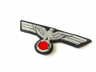 Kriegsmarine, Brustadler für Beamte im Offiziersrang. Handgestickt auf dunkelblauem Filz