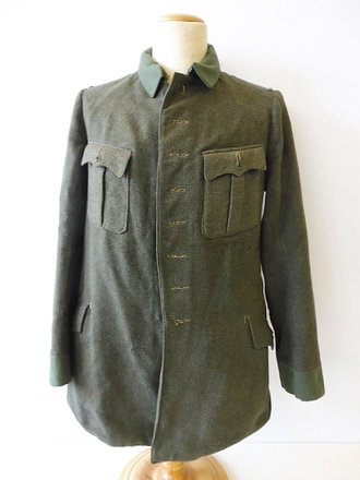 Reichswehr, feldgraue Feldbluse Modell 1919. Kammerstück, stark getragen, ohne Knöpfe und Schoß/Seitenhaken.  Selten