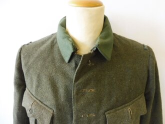 Reichswehr, feldgraue Feldbluse Modell 1919. Kammerstück, stark getragen, ohne Knöpfe und Schoß/Seitenhaken.  Selten