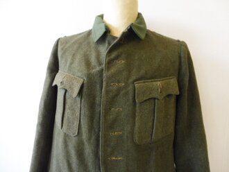 Reichswehr, feldgraue Feldbluse Modell 1919. Kammerstück, stark getragen, ohne Knöpfe und Schoß/Seitenhaken.  Selten