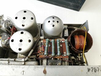 30 Watt Sender a datiert 1940 ( Panzerfunk ) Frontplatte Originallack, Gehäuse überlackiert ? Funktion nicht geprüft