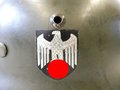 Heer, Stahlhelm M35 mit beiden Abzeichen. Apfelgrüner, leicht gedunkelter Originallack, der Adler zu 95%, das Wappen zu 90% erhalten. ET64