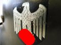 Heer, Stahlhelm M35 mit beiden Abzeichen. Apfelgrüner, leicht gedunkelter Originallack, der Adler zu 95%, das Wappen zu 90% erhalten. ET64
