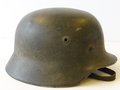 Heer, Stahlhelm M40 mit einem Abzeichen. Originallack,  NS68