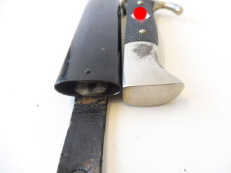 Hitler Jugend Fahrtenmesser, Doppelhersteller RZM M7/13 A.Schüttelhöfer & Co. Solingen Wald. Gebrauchtes Stück, die Scheide original lackiert