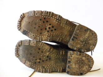 Luftwaffe, Paar Bergschuhe mit blauem Filzrand, dunkelbraune Kammerstücke. Sohlenlänge 30cm